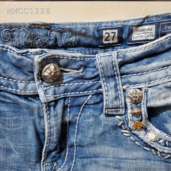 Women's Miss Me Signature Cuffed Capris - Picture 7 of 8